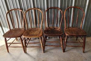 lot 8 image: (4) Antique Bentwood Chairs (Very Sturdy)