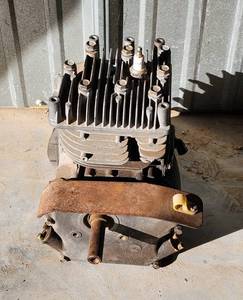 lot 9 image: Small Engine (off of go-cart)