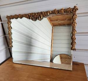 lot 18 image: Antique Dresser Mirror 38x30