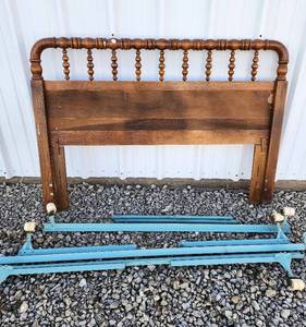 lot 26 image: Full Size Headboard and Rails