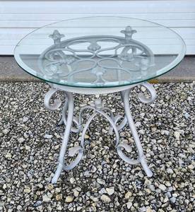 lot 27 image: Glass Top Accent Table 28x24