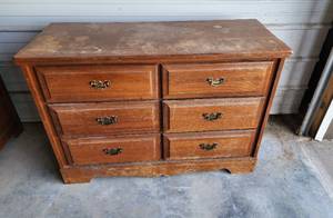 lot 29 image: Dresser 44x17x31 (solid wood)