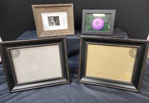 lot 289 image: Picture Frames