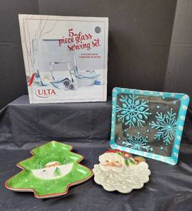 lot 306 image: Christmas Serving Platters and NIB 5pc.Glass Serving Set