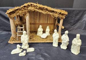 lot 321 image: Manger Set