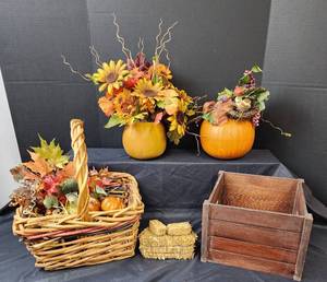 lot 326 image: Fall Decor