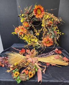 lot 327 image: Fall Decor