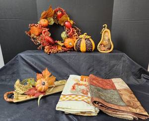lot 330 image: Fall Decor