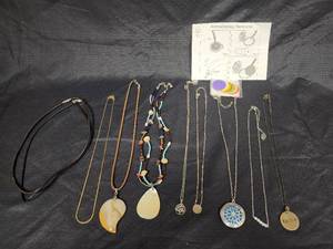 lot 343 image: Necklaces (New Aromatherapy Necklace and Scent Pads)