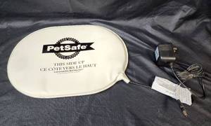 lot 355 image: Pet Safe Universal Pet Bed Warmer (works)