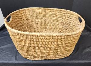 lot 359 image: Wicker Laundry Basket 24x20x12
