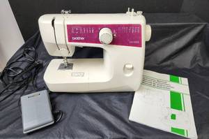 lot 373 image: Brother Sewing Machine Model #VX-1435 in Hard Case