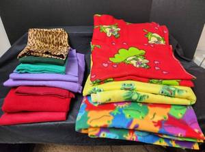 lot 382 image: New Fleece Material (Various Sizes)