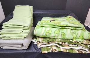 lot 383 image: New Fleece Material (Various Sizes)