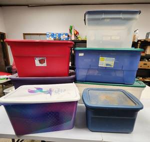 lot 386 image: (7) Totes with Lids