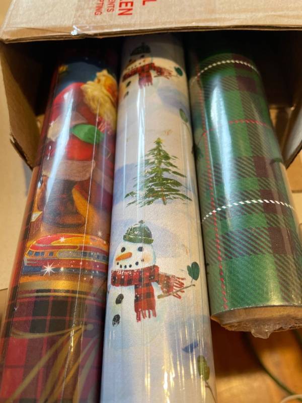 Hallmark Reversible Christmas Wrapping Paper (3 Rolls: 120 sq. ft