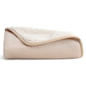 lot 1243 image: Cat Blanket for Indoor Cats - Waterproof Calming Cat Blankets for Kitten, Sherpa Fleece Pet Blanket, Soft Plush Reversible Throw Furniture Protector, 35x25, Cream Retail $15.99