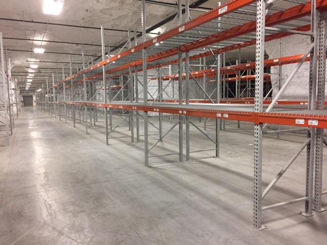 lot 579 image: Pallet racking like new 42 x 14 teardrop... Quantity of 10 uprights, and 36 beams.