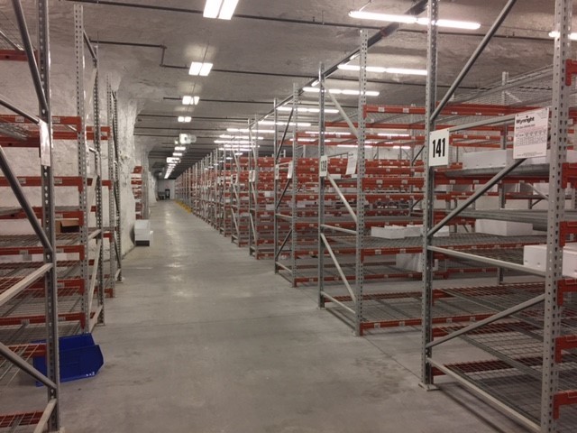 lot 578 image: Pallet racking like new 48 x 12 teardrop connections. Quantity of 10 uprights, 36 beams, and over the rail wire decking.