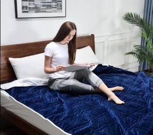 lot 1841 image: OMYSTYLE Queen Size Weighted Blanket 25 lbs (88x104 inches, Reversible), Plush Weighted Blanket for Adult, Double-Sided Weighted Blanket with Warm Soft Plush and Cool Tencel Fabric - Carry Bag Included