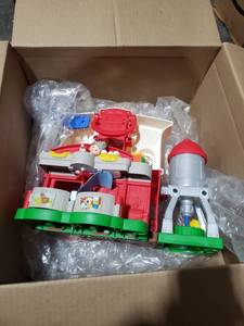 lot 3343 image: Fisher-Price Little People Farm Toy, Toddler Playset With Smart Stages Learning Content