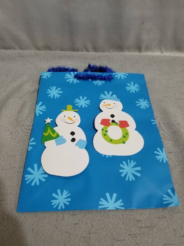 lot 171030 image: HALLMARK SNOWMEN GIFT BAG