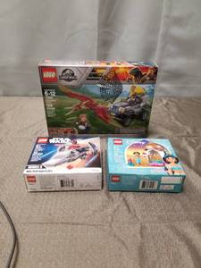 lot 40236 image: Lot of Legos