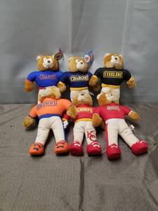 lot 40255 image: Lot of NFL Teddy Bears