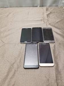 lot 40263 image: Lot of Cell Phones for Parts or Repair Only