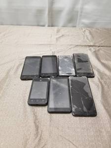 lot 40265 image: Lot of Cell Phones for Parts or Repair Only