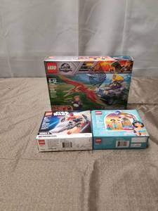lot 40267 image: Lot of Legos