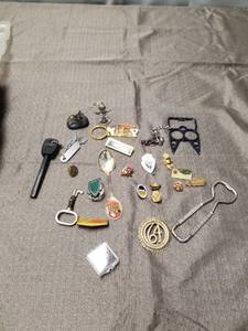 lot 40268 image: Large Lot of Bric--brac