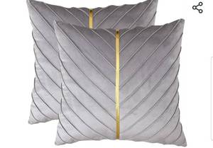 lot 170563 image: Set Of 2, 18 X 18 Pleated Design Decorative Throw Covers