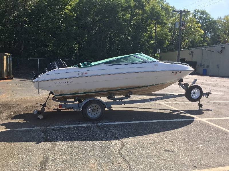 lot 2000 image: 18 Chris Craft Concept Boat and Trailer We Found Title
