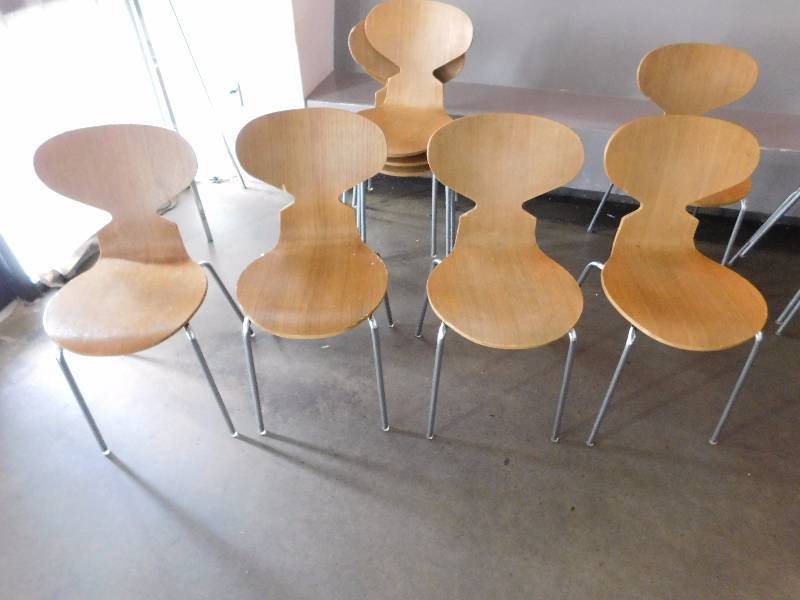 lot 304B image: 4 Wood Chairs wMetal Legs