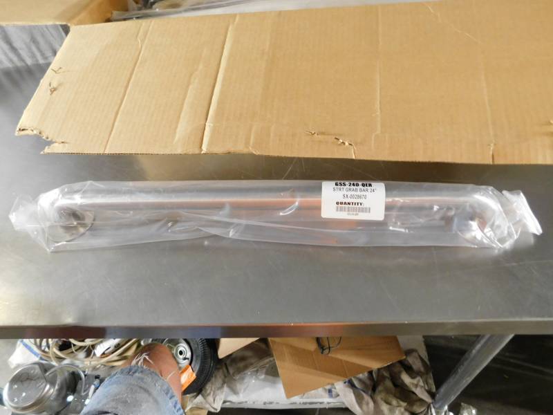 lot 4923 image: Lot of Straight Grab Bars 24