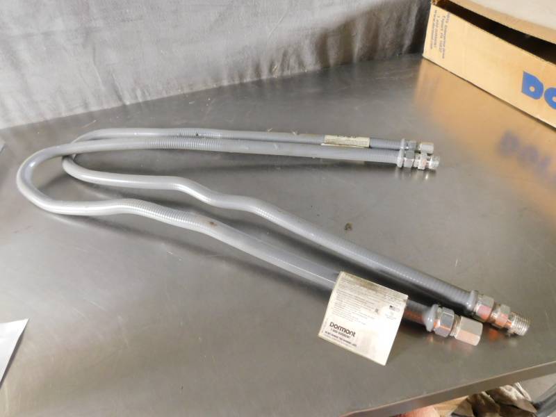 lot 4924 image: Lot of 2 Dormont Gas Lines Flex