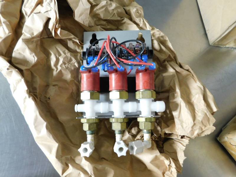 lot 4983 image: Bradley 3 Person Valve Assy