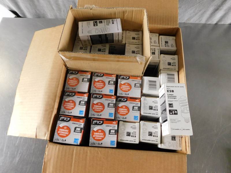 lot 5024 image: Lot of Misc Light Bulbs