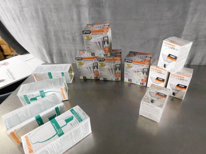 lot 5025 image: Lot of Misc Light Bulbs