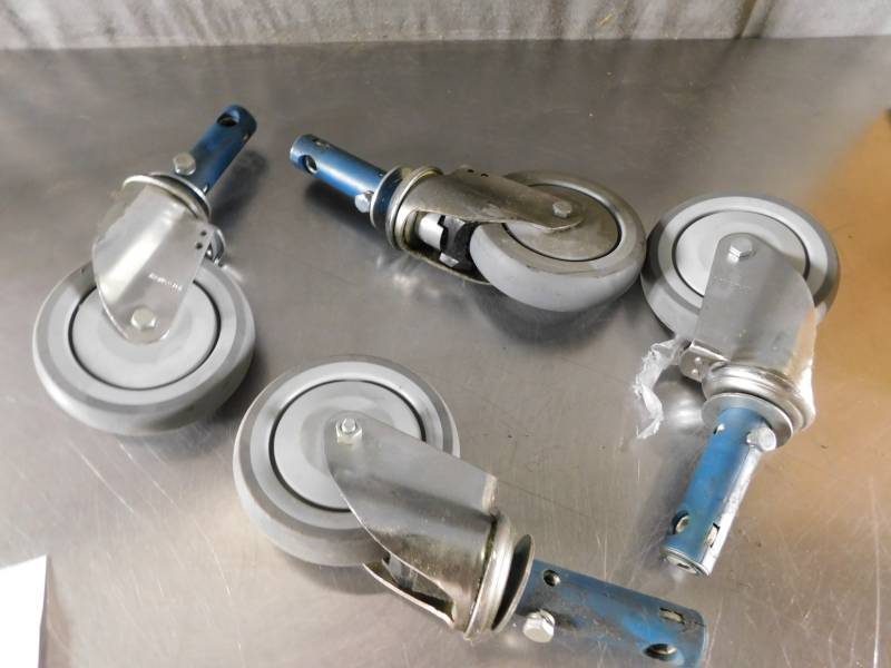lot 5052 image: Lot of Casters
