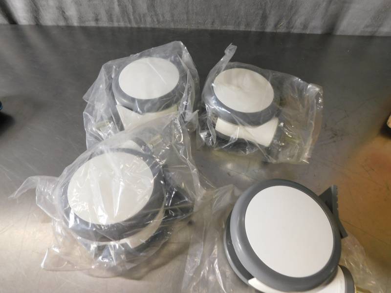 lot 5057 image: Lot of Casters