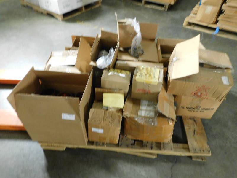 lot 5112 image: Very Large Lot of Misc Brass and Copper Hardware  plus misc