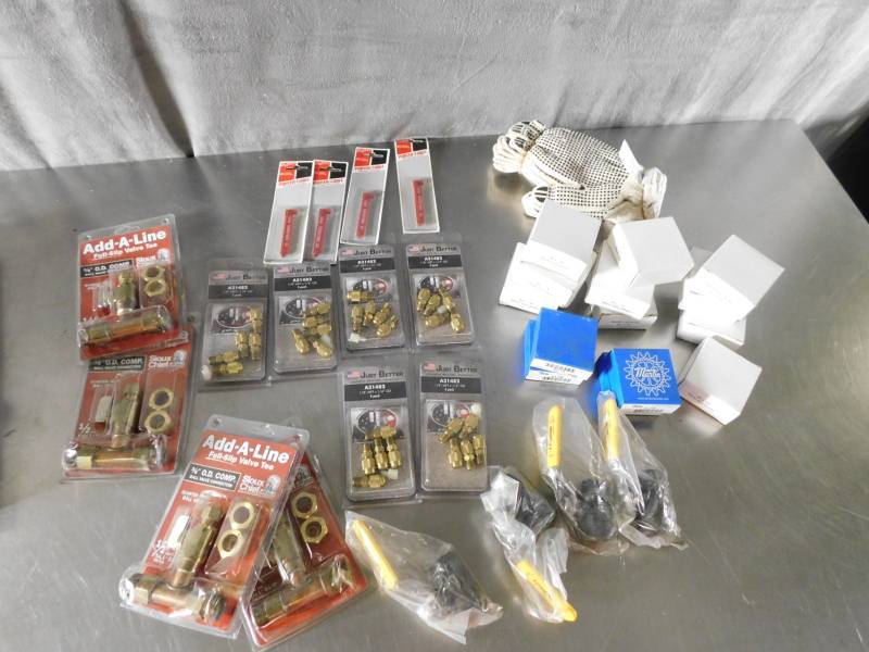 lot 4910 image: Lot of Misc Items