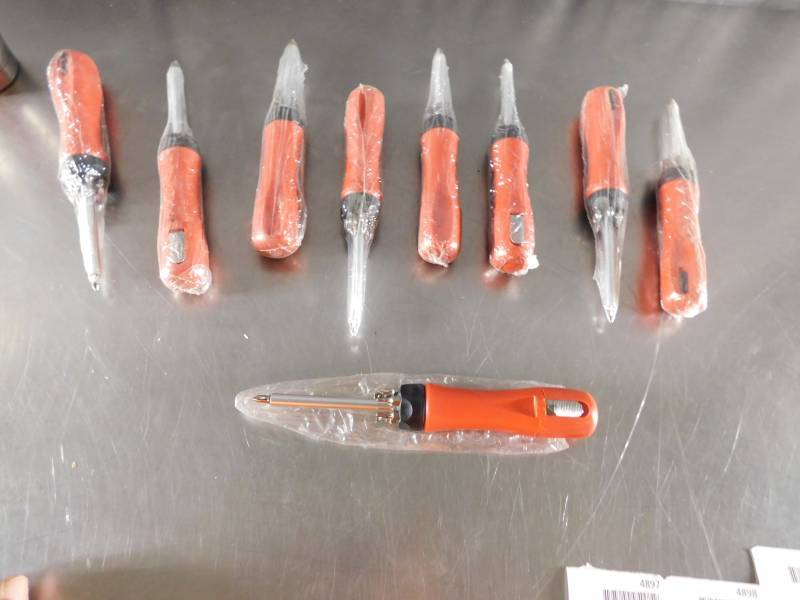 lot 4898 image: Lot of 9Double Driver Ratchet Screwdrivers