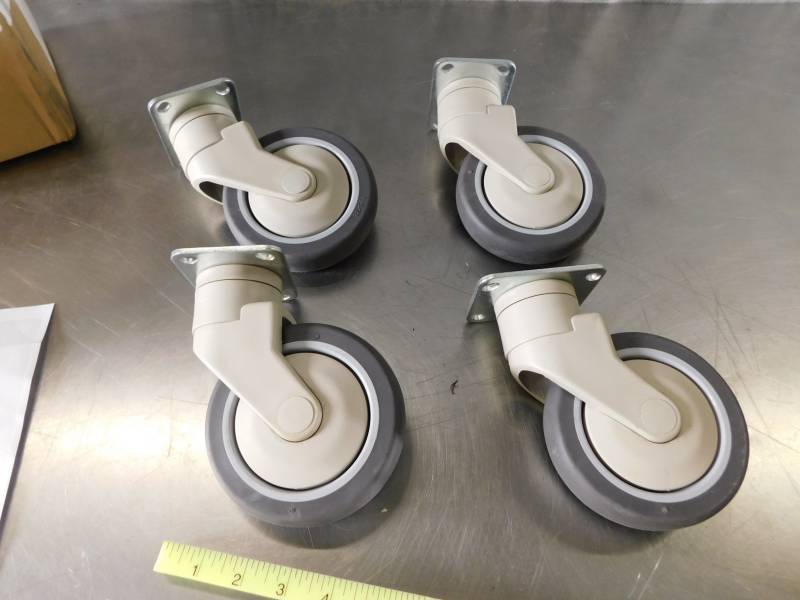 lot 5056 image: Lot of Casters