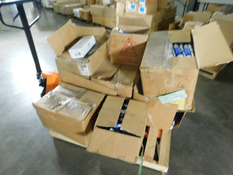 lot 5106 image: Very Large Lot of Misc Pumbing