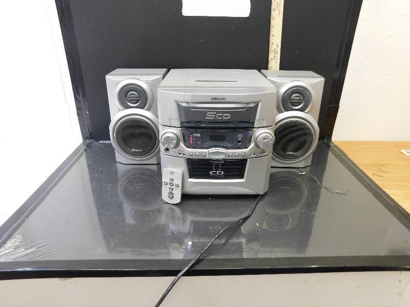 lot 9145 image: Audiovox Brand 5 Disc CD Changer, CD Player  Radio.