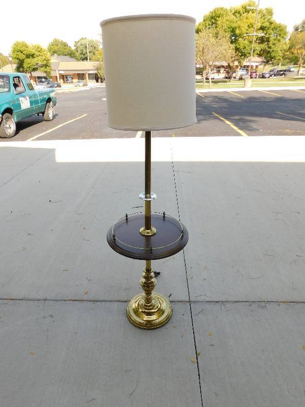 lot 8279 image: 60 Tall Floor Standliong Lamp w Round hardwood Shelf. Connecting Rail.