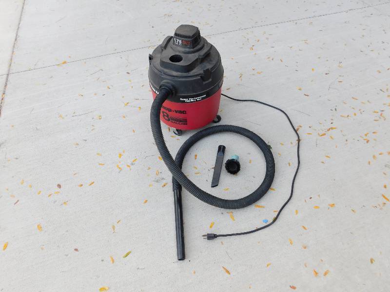 lot 8288 image: 1.75 Peak HP 8 Gallon Shop Vacuum.